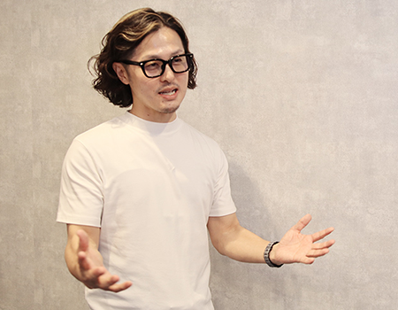 代表取締役社長兼グループ代表 釜野智史
